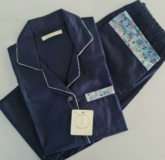 Navy blue with floral details (FEMALE)
